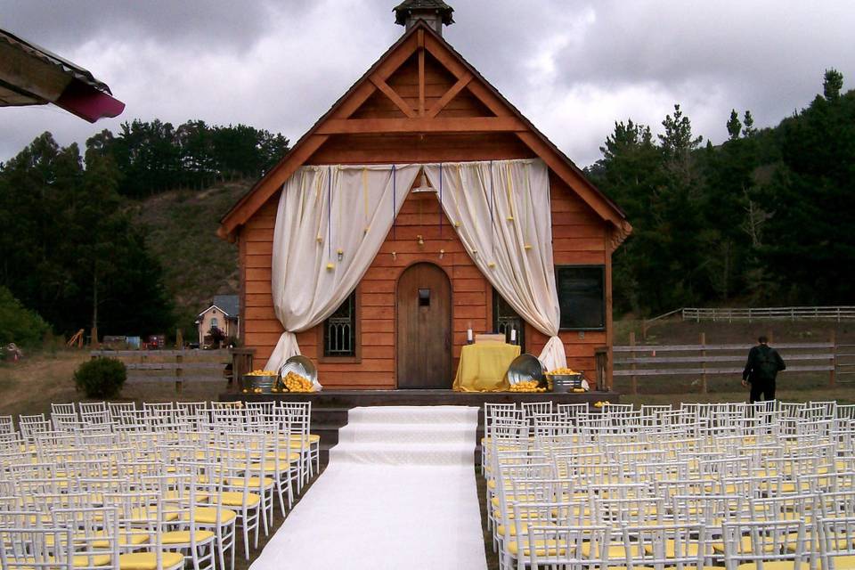 Outdoor wedding space