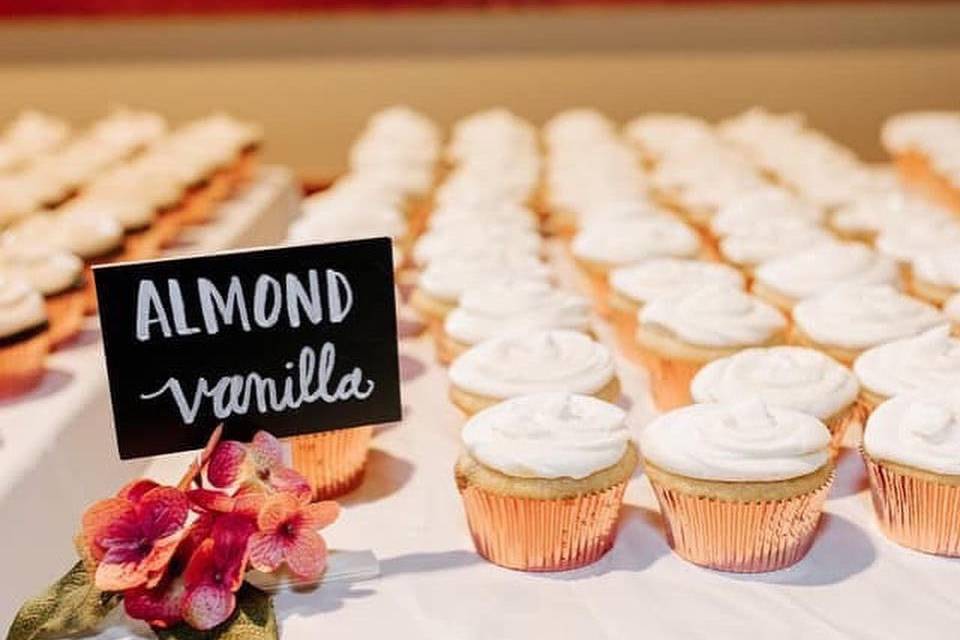 Almond vanilla cupcakes