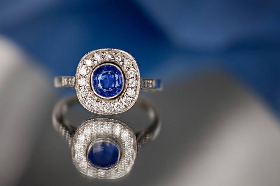 Stunning engagement ring with sapphire
