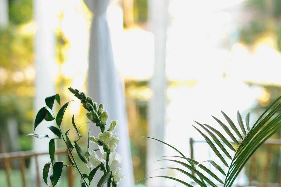 Modern tropical centerpiece