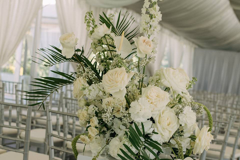 Tropical altar arrangements