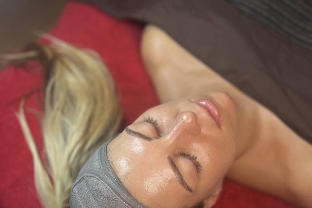 Essential Facial