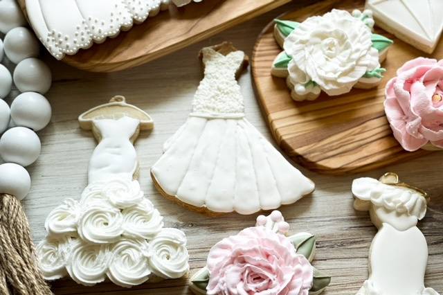 Vintage wedding gown cookies