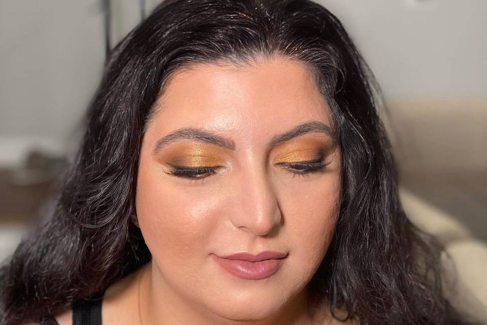 Glowing makeup look for the wedding party