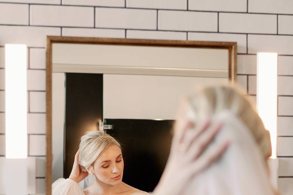 Bride, bathroom mirror