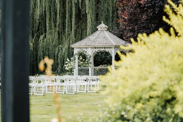 The Grand Willow Inn