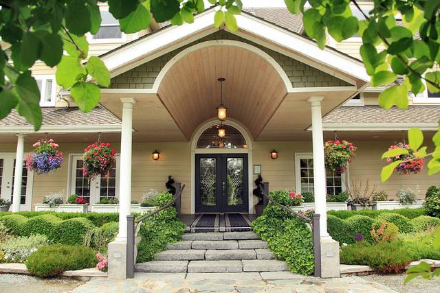 The Grand Willow Inn
