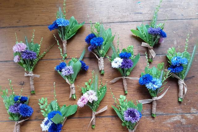 Fun boutonnieres