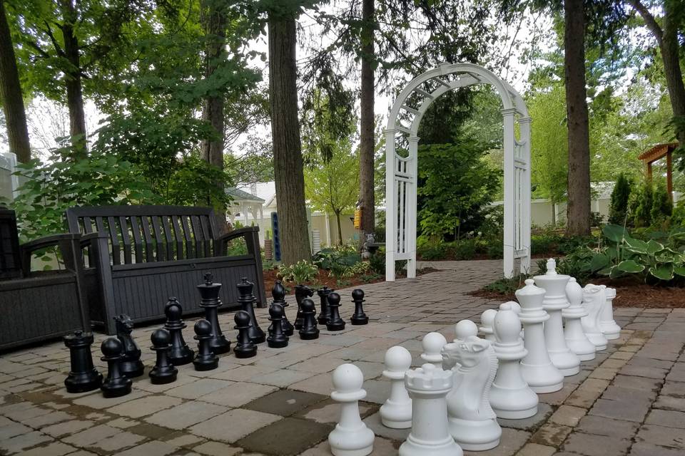 Giant Chess