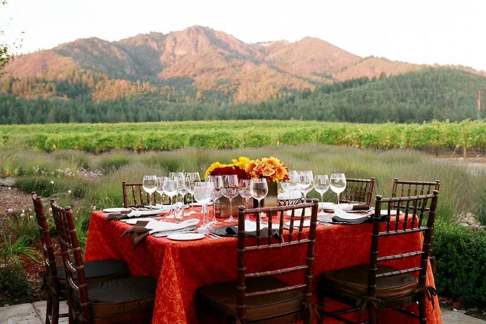 Table set-up by a beautiful mountain scenery