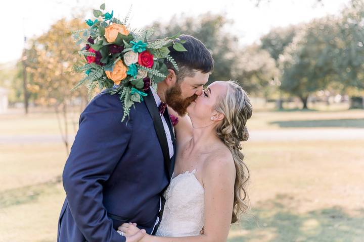 Valdovinos Photography - Kiss in the gardens