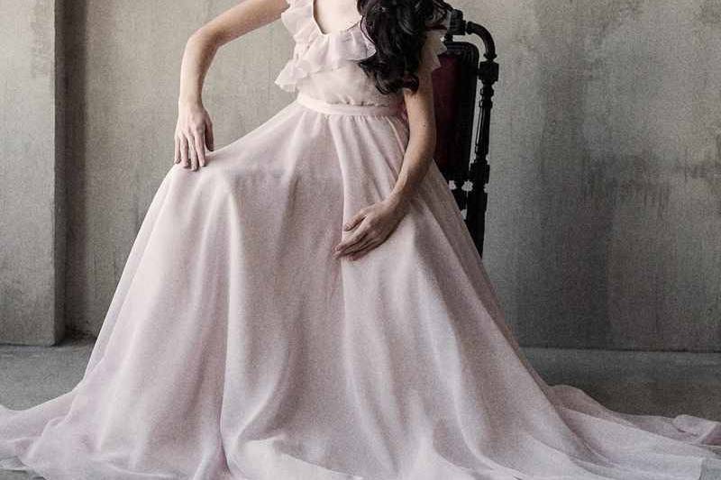 Model: dolls 001
Description: milk non-corset silk and mesh wedding gown