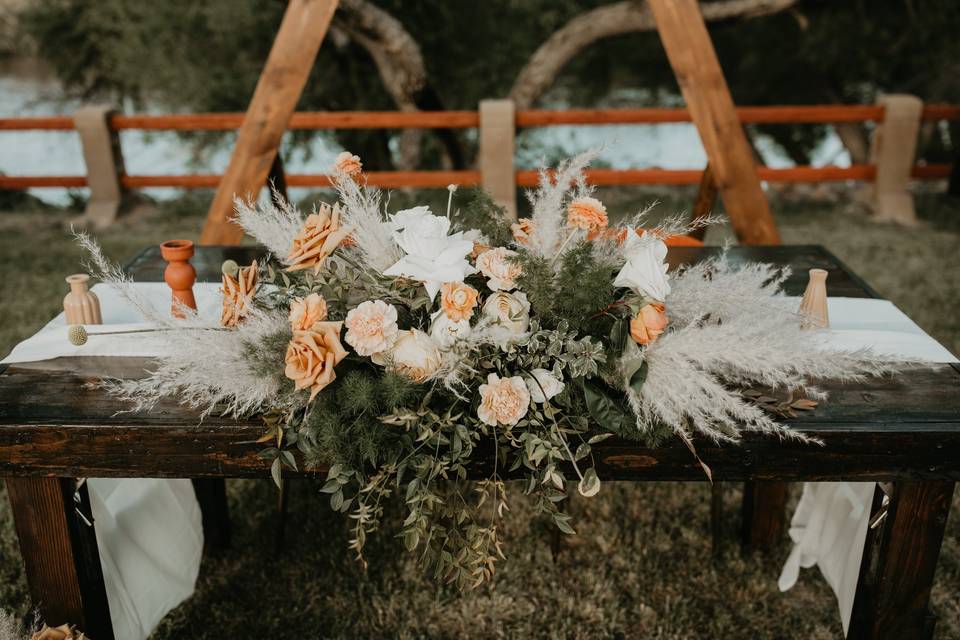 Sweetheart table florals