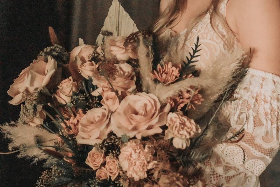 Boho neutral bridal bouquet