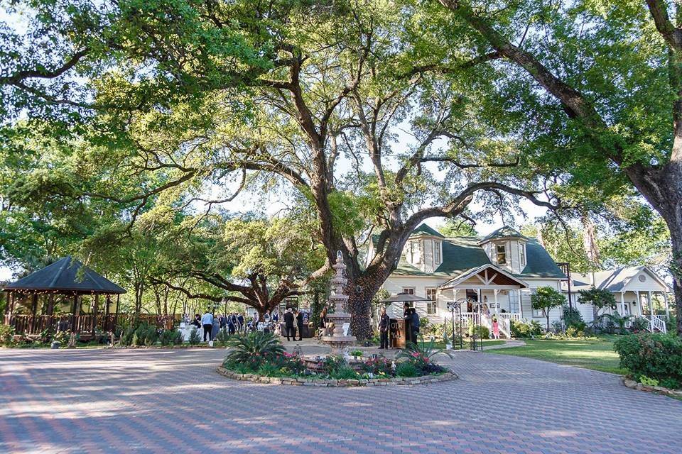 Oak Tree Manor