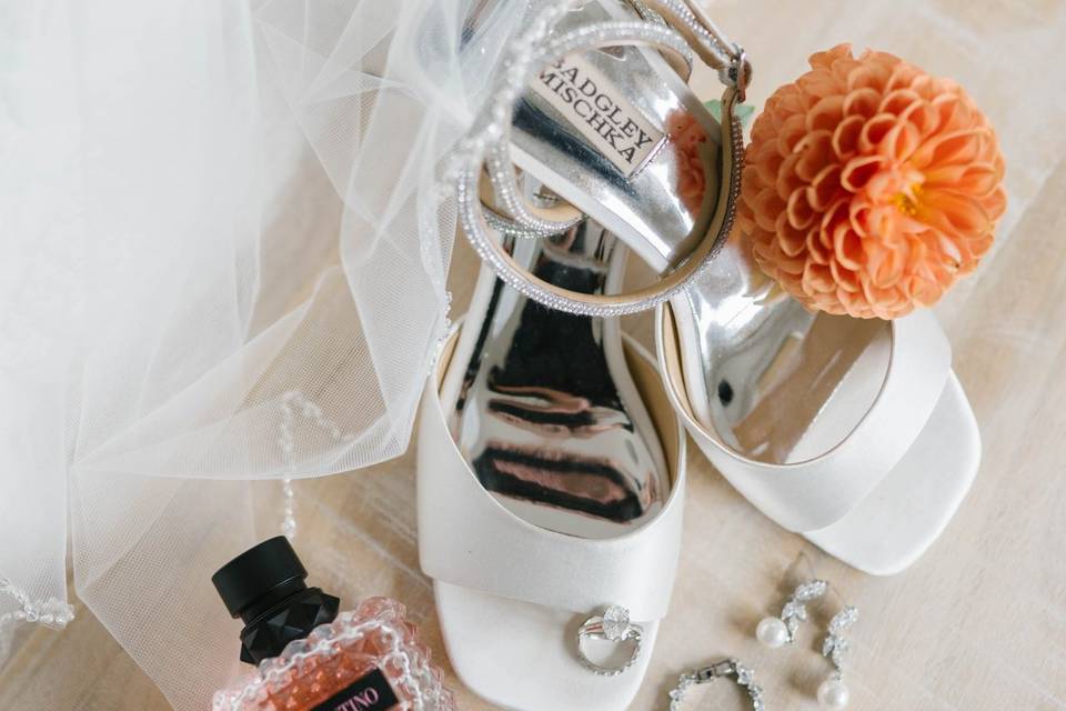 Details of the bride