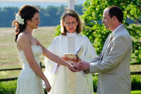 Laura and Curtis exchanging rings