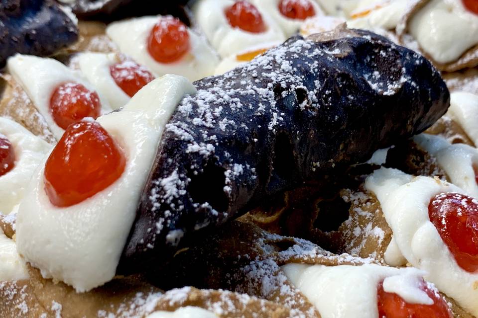 Chocolate Dipped Cannoli