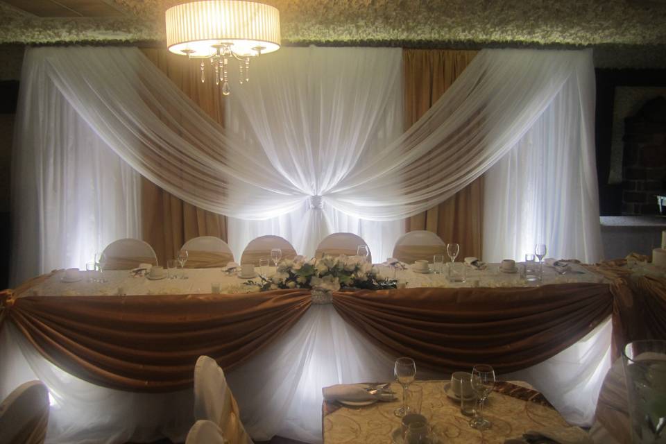 Head table draping