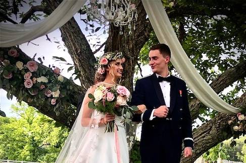Couple at Ceremony Tree
