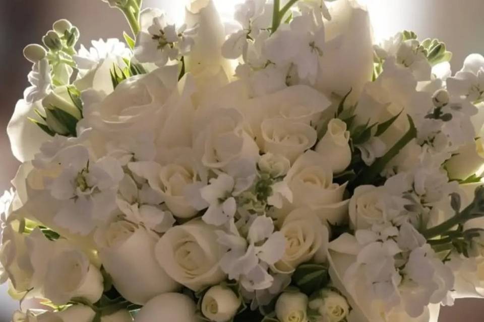 White classic bridal bouquet