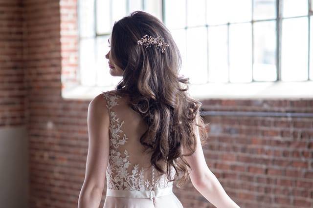 Wavy wedding hair