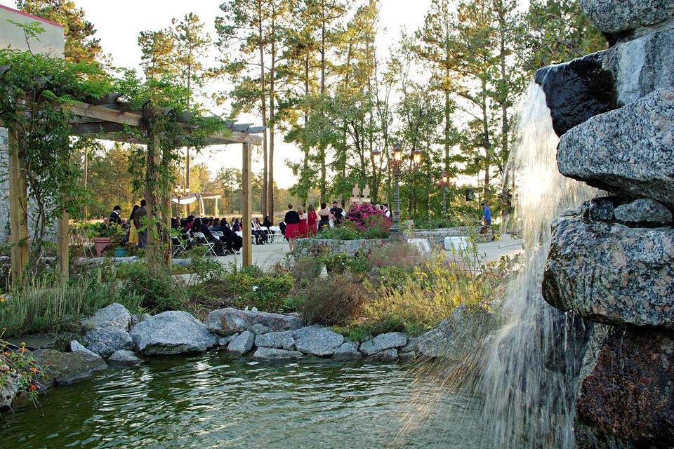 Garden wedding ceremony at Mar