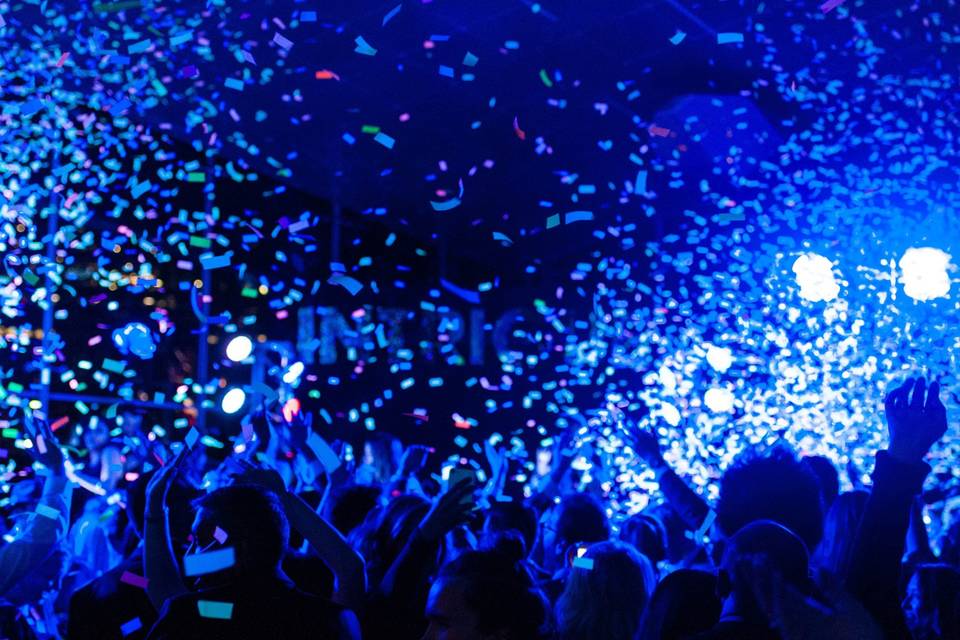 Glow party confetti