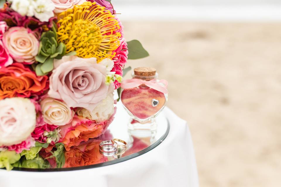 Bridal bouquet w/ unity sand