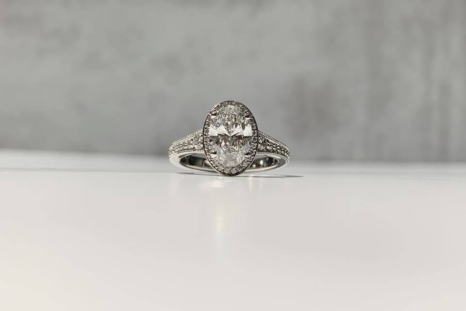 Oval halo engagement ring