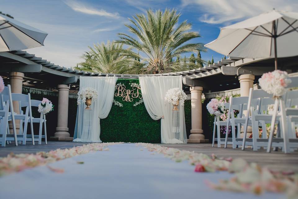 The courtyard, outdoor wedding ceremony at arden hills.