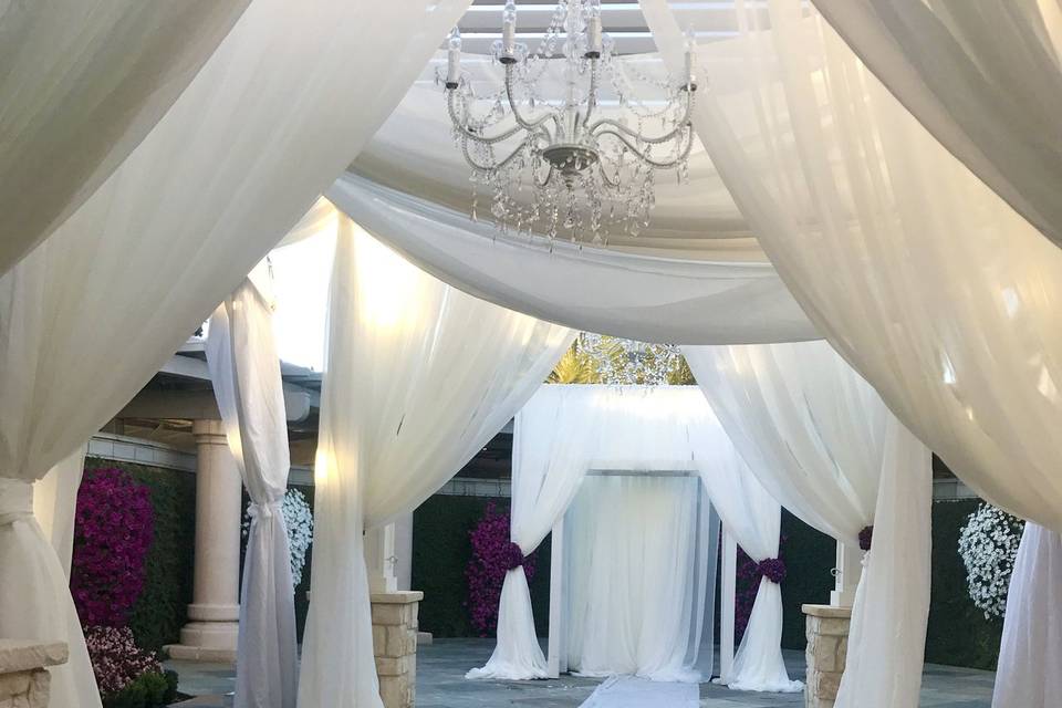 The courtyard, outdoor wedding ceremony at arden hills.