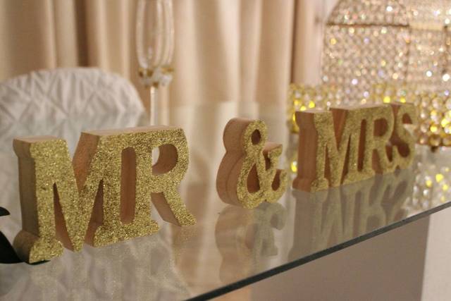 Sweetheart table decor