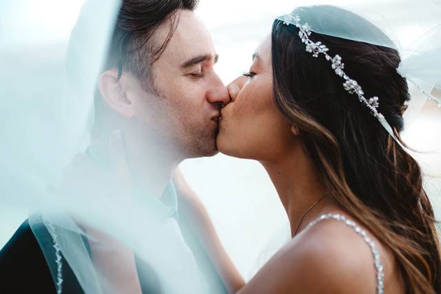 Kiss photo through veil