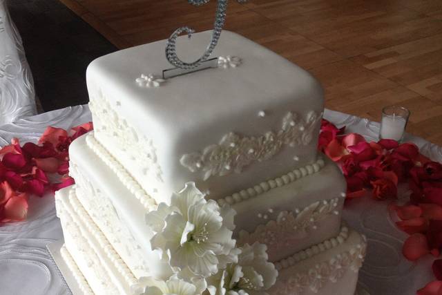 Fondant Wedding Cake - Wilton