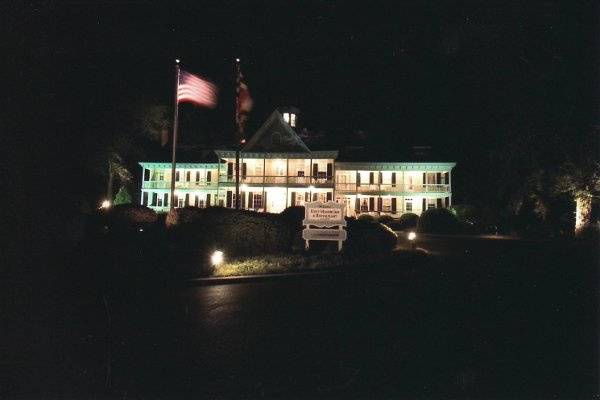 The Kent Manor Inn at night.