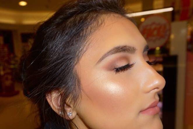 Glowing bride halo eye