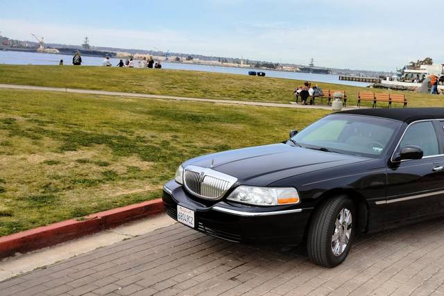 Black Lincoln limo