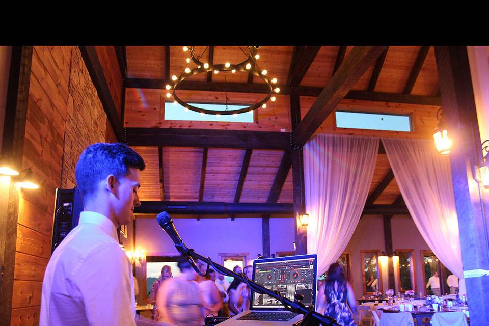 DJ Tommy Pirone at Blue Mountain Vineyards