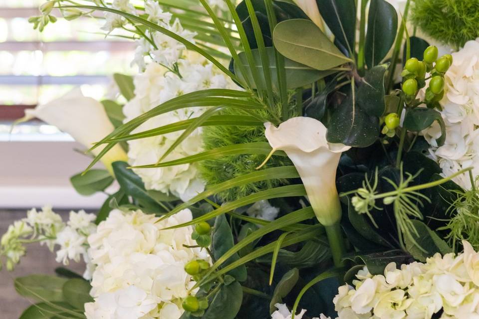 Cala lily ceremony arrangement