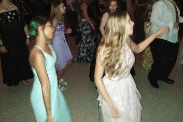 Dancing guests