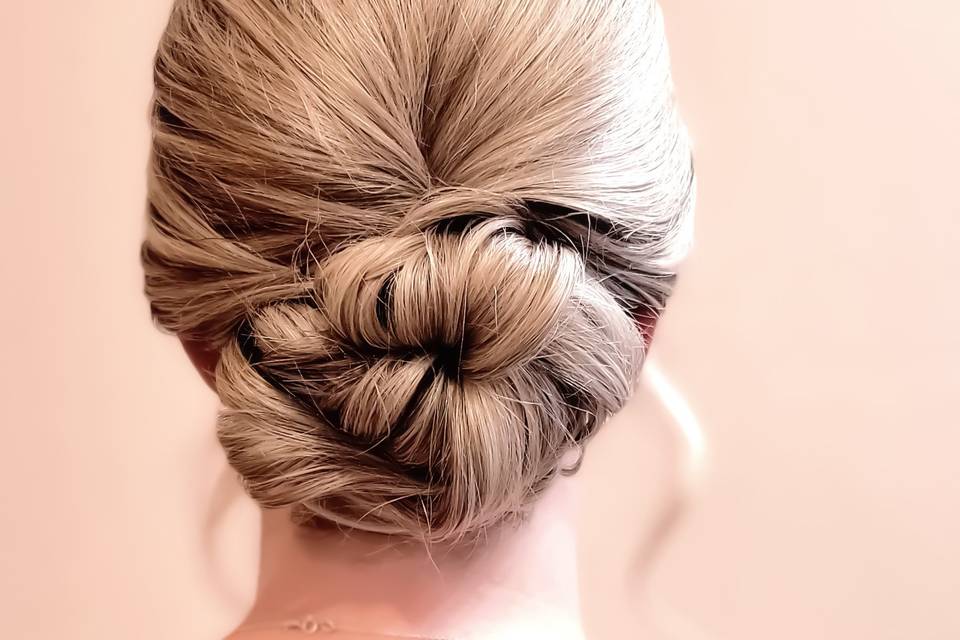 Low looped bun for short hair