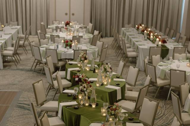 Serpentine Table Layout
