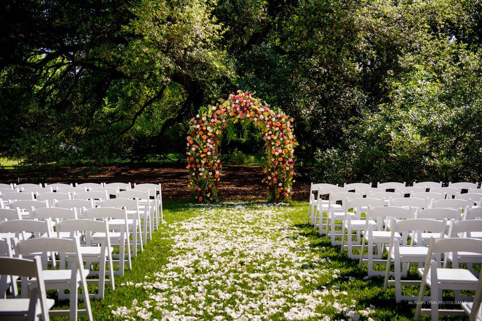 Create an outdoor setting to remember on the meadow of the houstonian hotel.