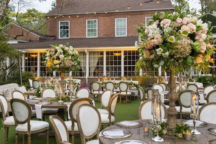 The historic manor house estate lawn is the perfect backdrop for a classic and memorable outdoor reception.