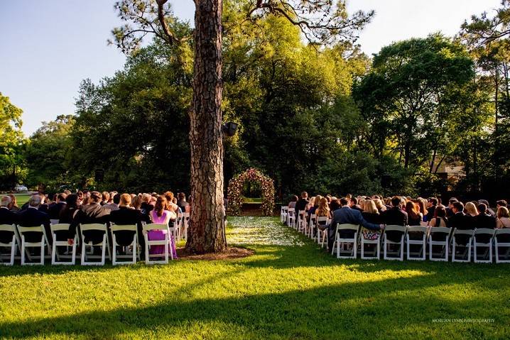 The outdoor meadow at the houstonian provides a beautiful setting unlike any other in houston.