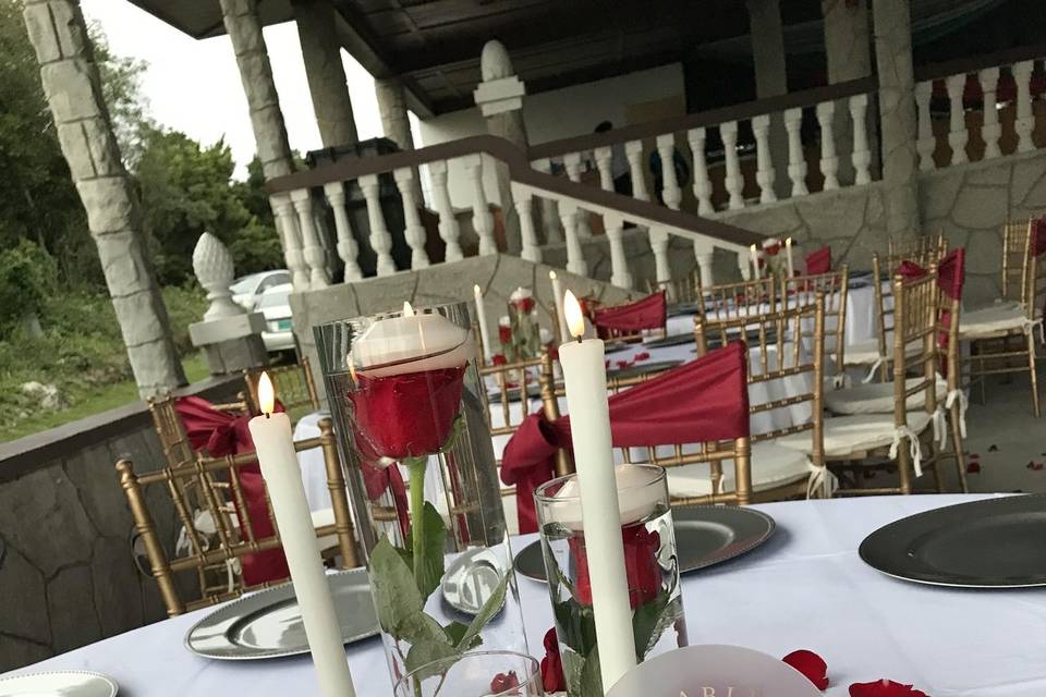 Red and White Tablescape