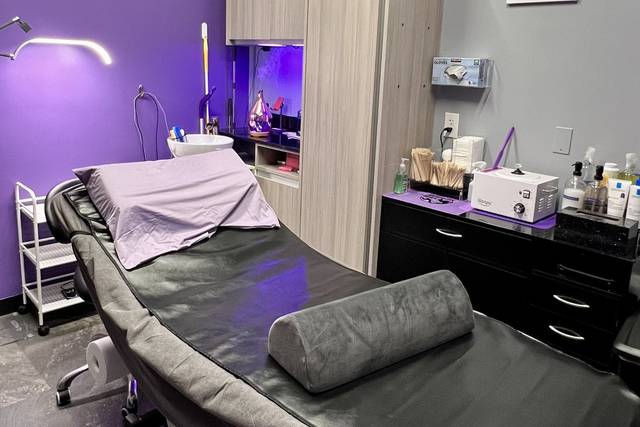 Facial bed