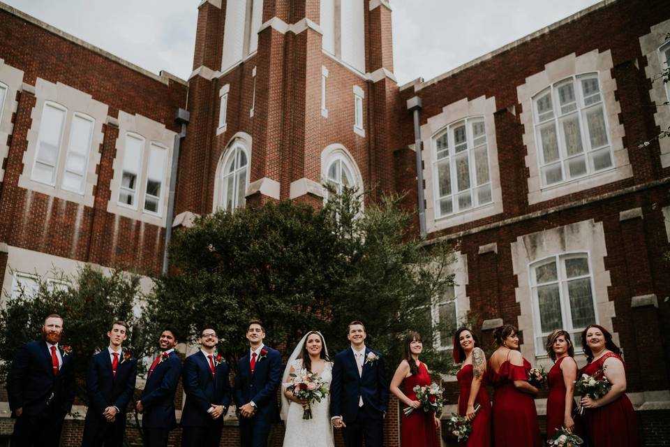 The couple with the bridesmaids and groomsmen