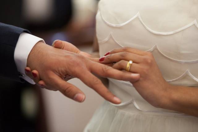 Seal with a ring